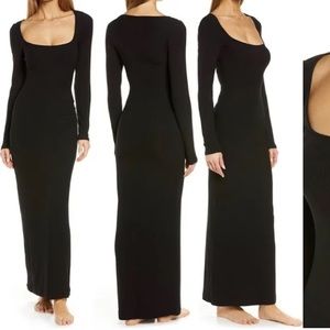 SKIMS BLACK SOFT LOUNGE
LONG SLEEVE DRESS